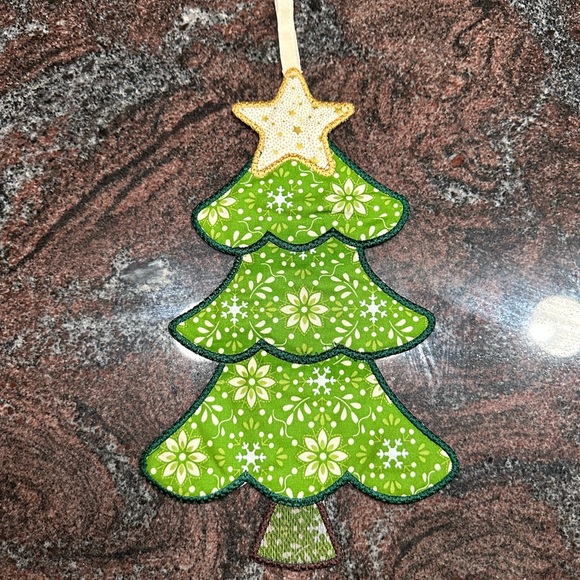 Handmade quilted Christmas tree door hanging decoration - Picture 4 of 5